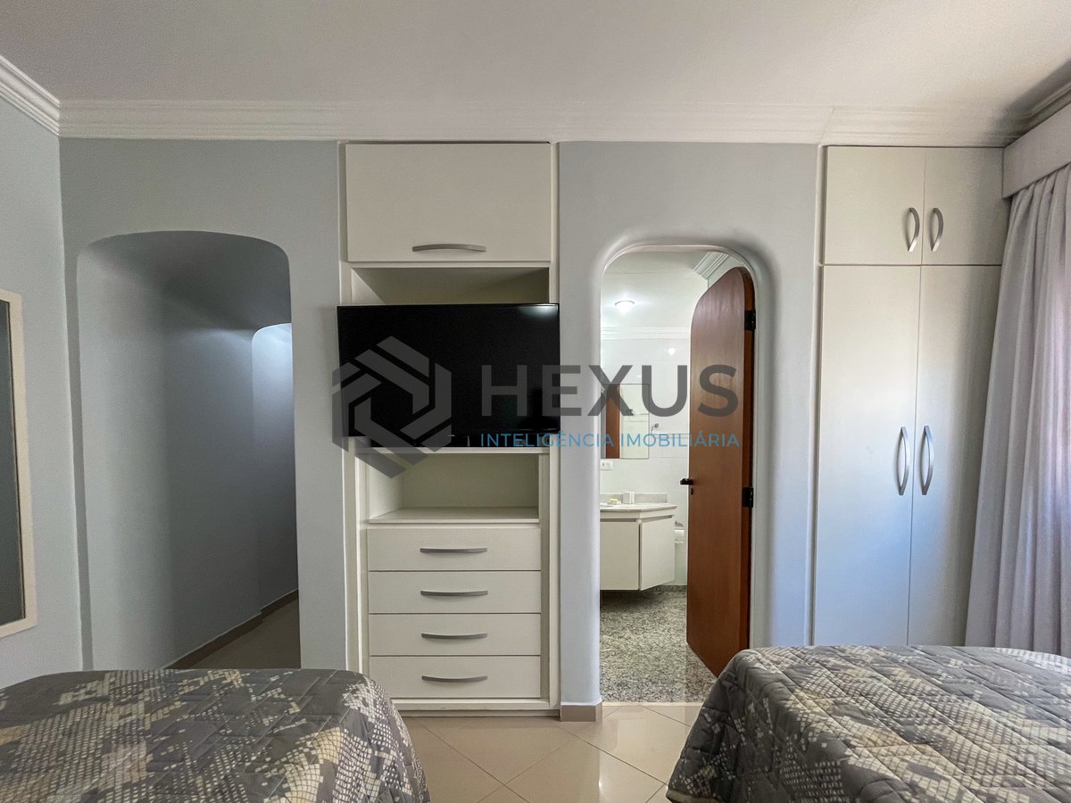 Foto 16 de Apartamento com varanda e vista mar na quadra mar da Praia das Pitangueiras, Guaruja