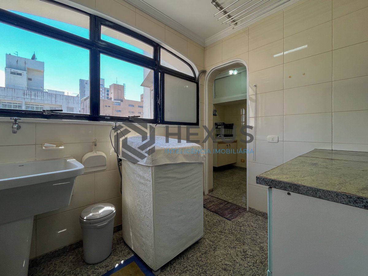 Foto 30 de Apartamento com varanda e vista mar na quadra mar da Praia das Pitangueiras, Guaruja