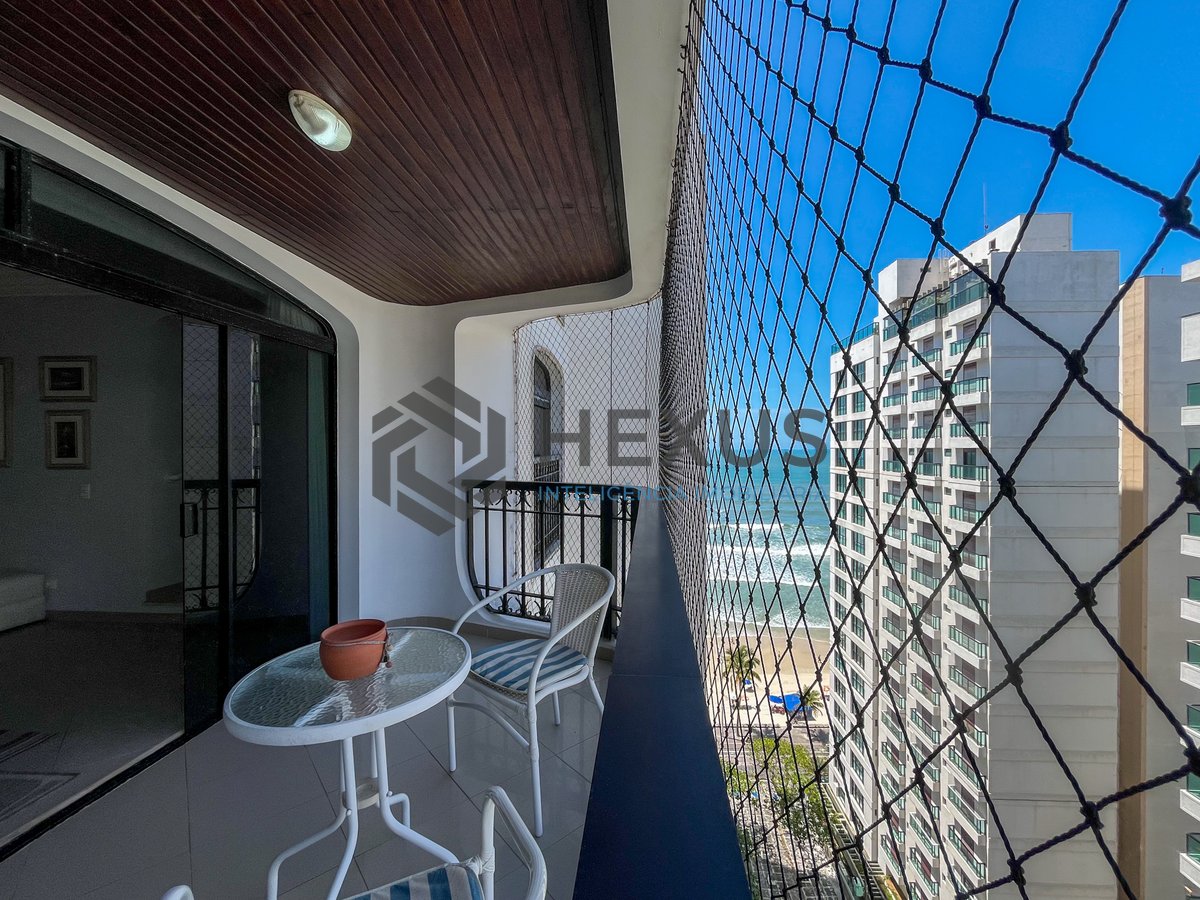 Foto 4 de Apartamento com varanda e vista mar na quadra mar da Praia das Pitangueiras, Guaruja