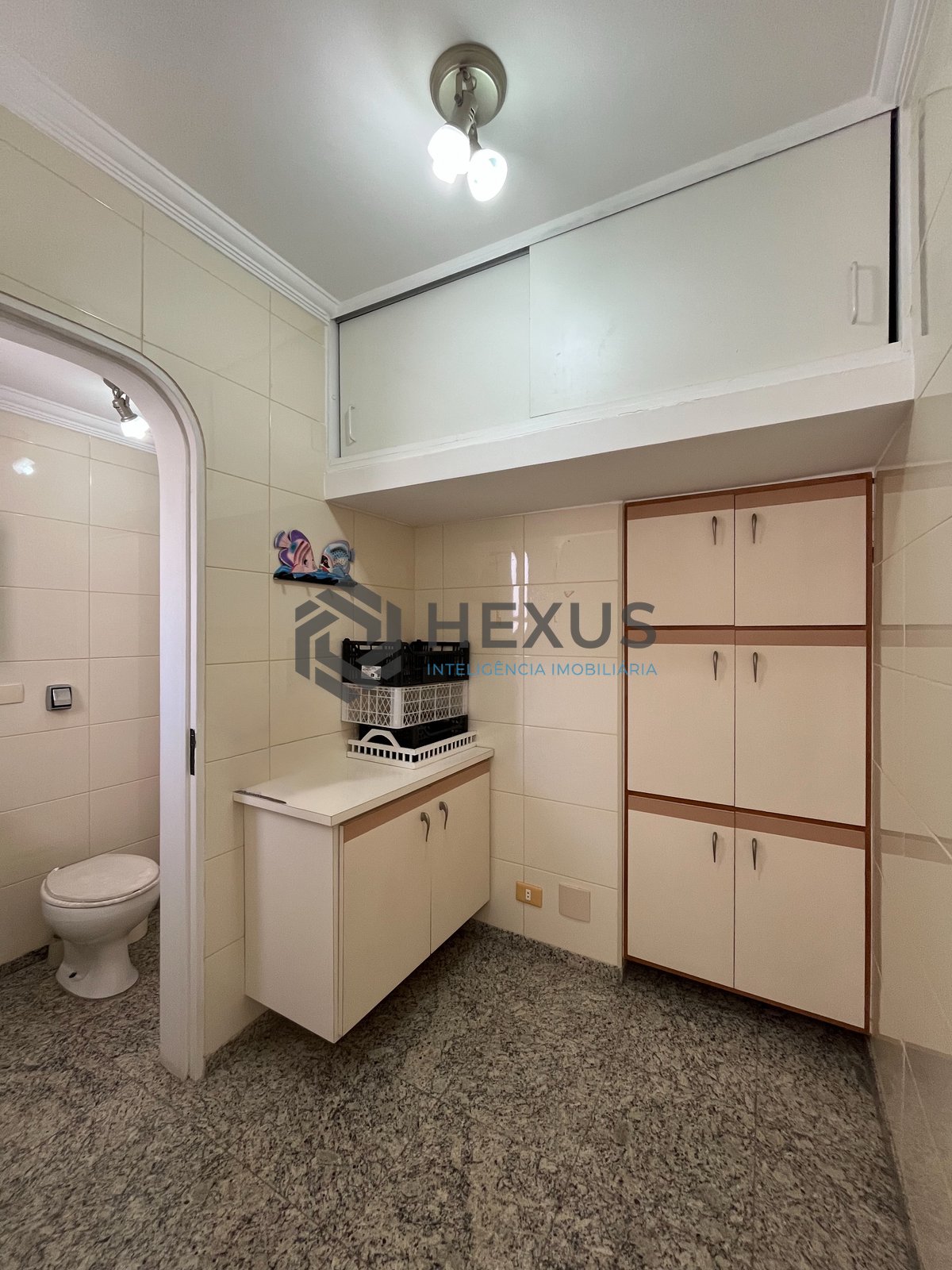 Foto 32 de Apartamento com varanda e vista mar na quadra mar da Praia das Pitangueiras, Guaruja