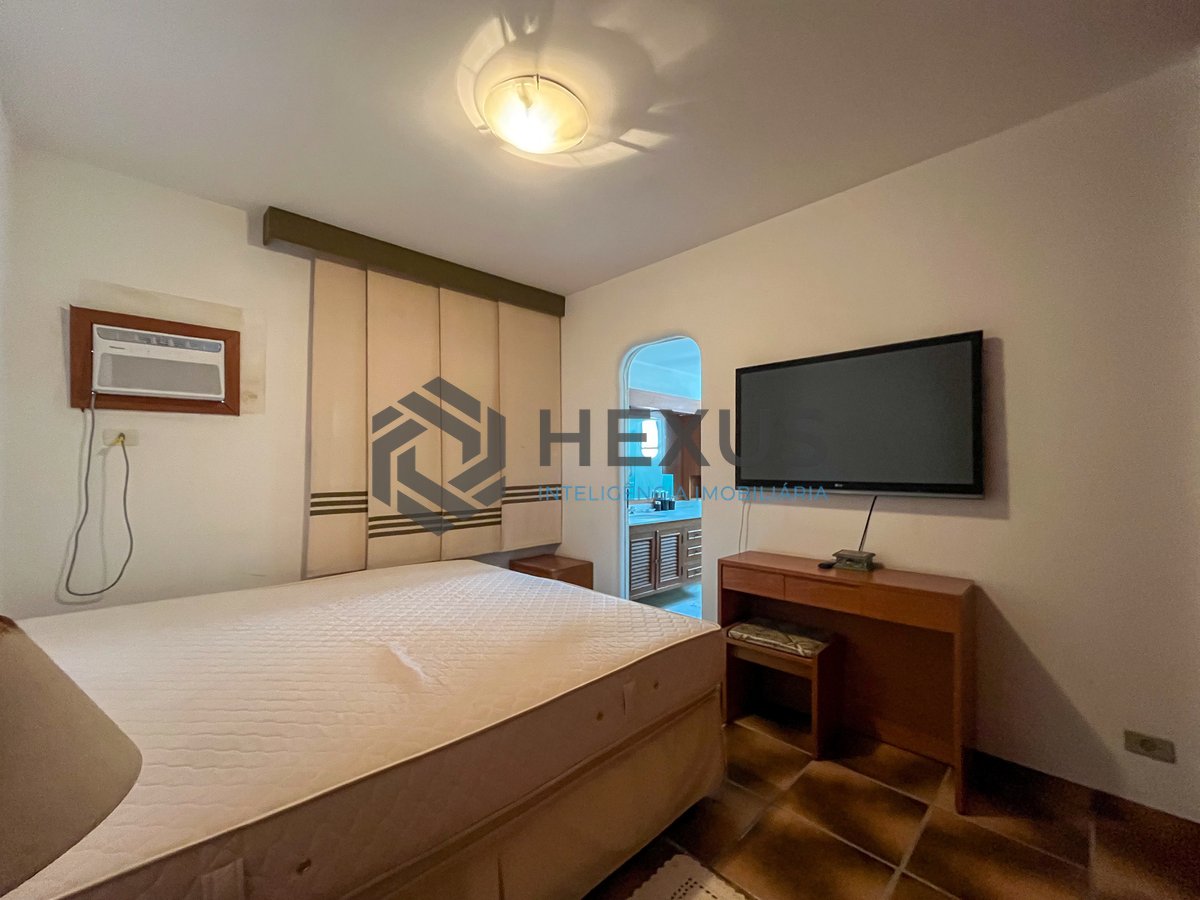 Foto 11 de Apartamento com varanda e vista mar na quadra mar da Praia das Pitangueiras, Guaruja