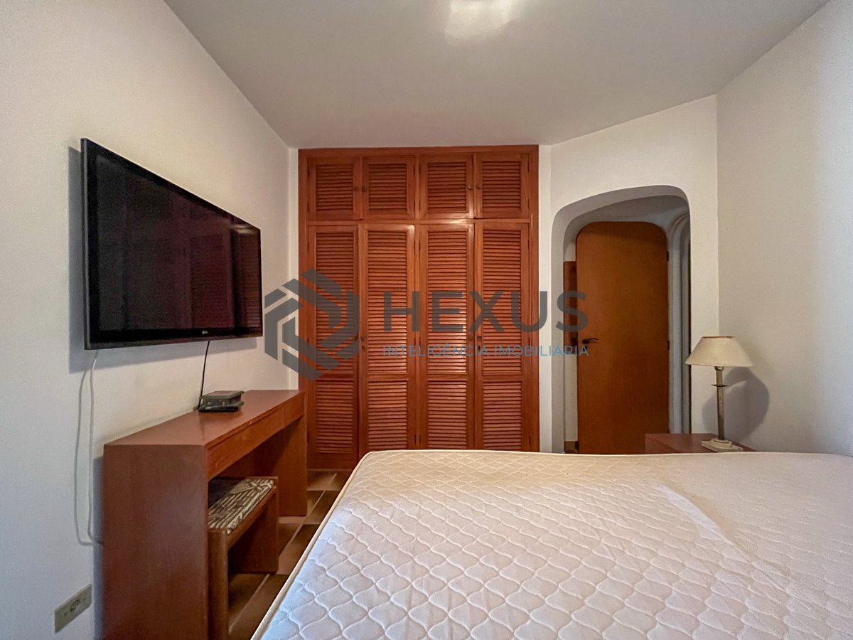Foto 12 de Apartamento com varanda e vista mar na quadra mar da Praia das Pitangueiras, Guaruja