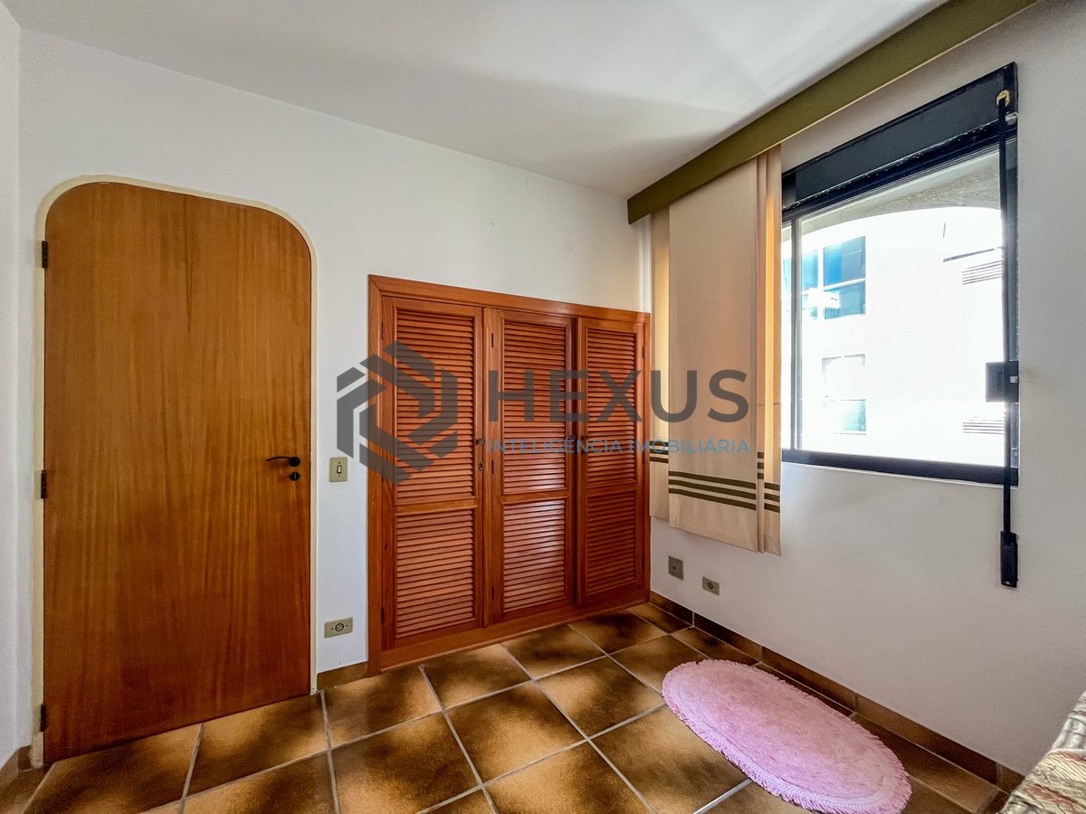 Foto 16 de Apartamento com varanda e vista mar na quadra mar da Praia das Pitangueiras, Guaruja