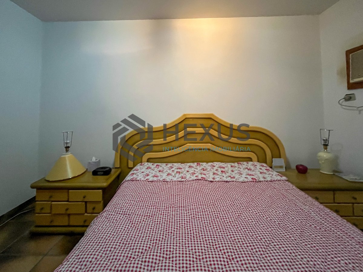 Foto 18 de Apartamento com varanda e vista mar na quadra mar da Praia das Pitangueiras, Guaruja