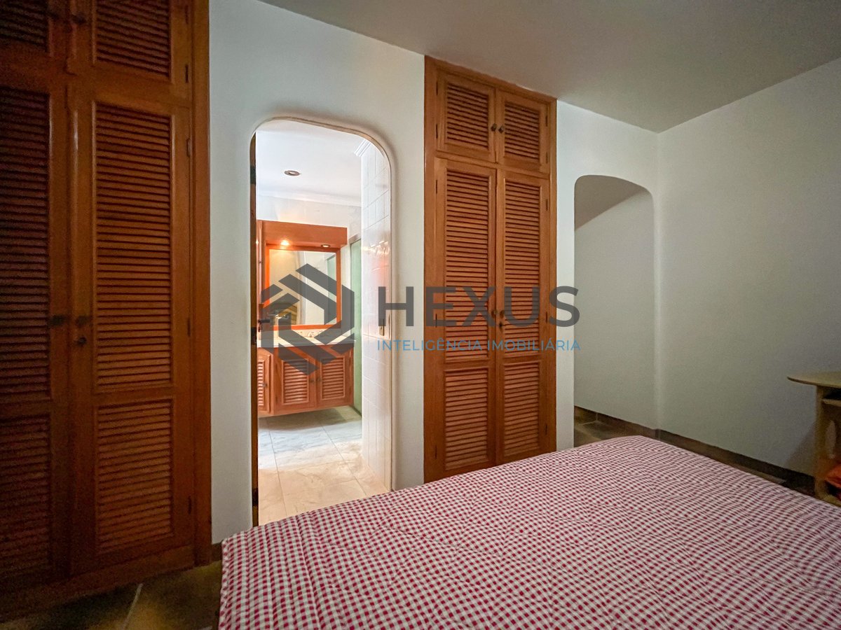 Foto 19 de Apartamento com varanda e vista mar na quadra mar da Praia das Pitangueiras, Guaruja