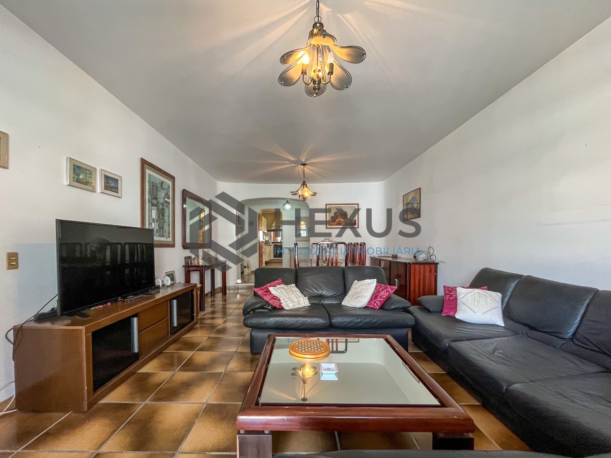 Foto 3 de Apartamento com varanda e vista mar na quadra mar da Praia das Pitangueiras, Guaruja