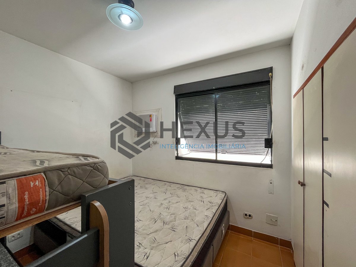 Foto 15 de Apartamento com varanda e vista mar na quadra mar da Praia das Pitangueiras, Guaruja