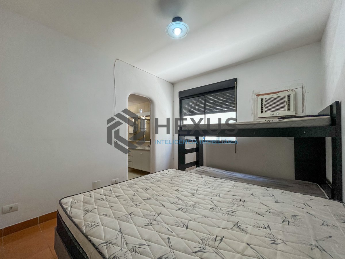 Foto 17 de Apartamento com varanda e vista mar na quadra mar da Praia das Pitangueiras, Guaruja