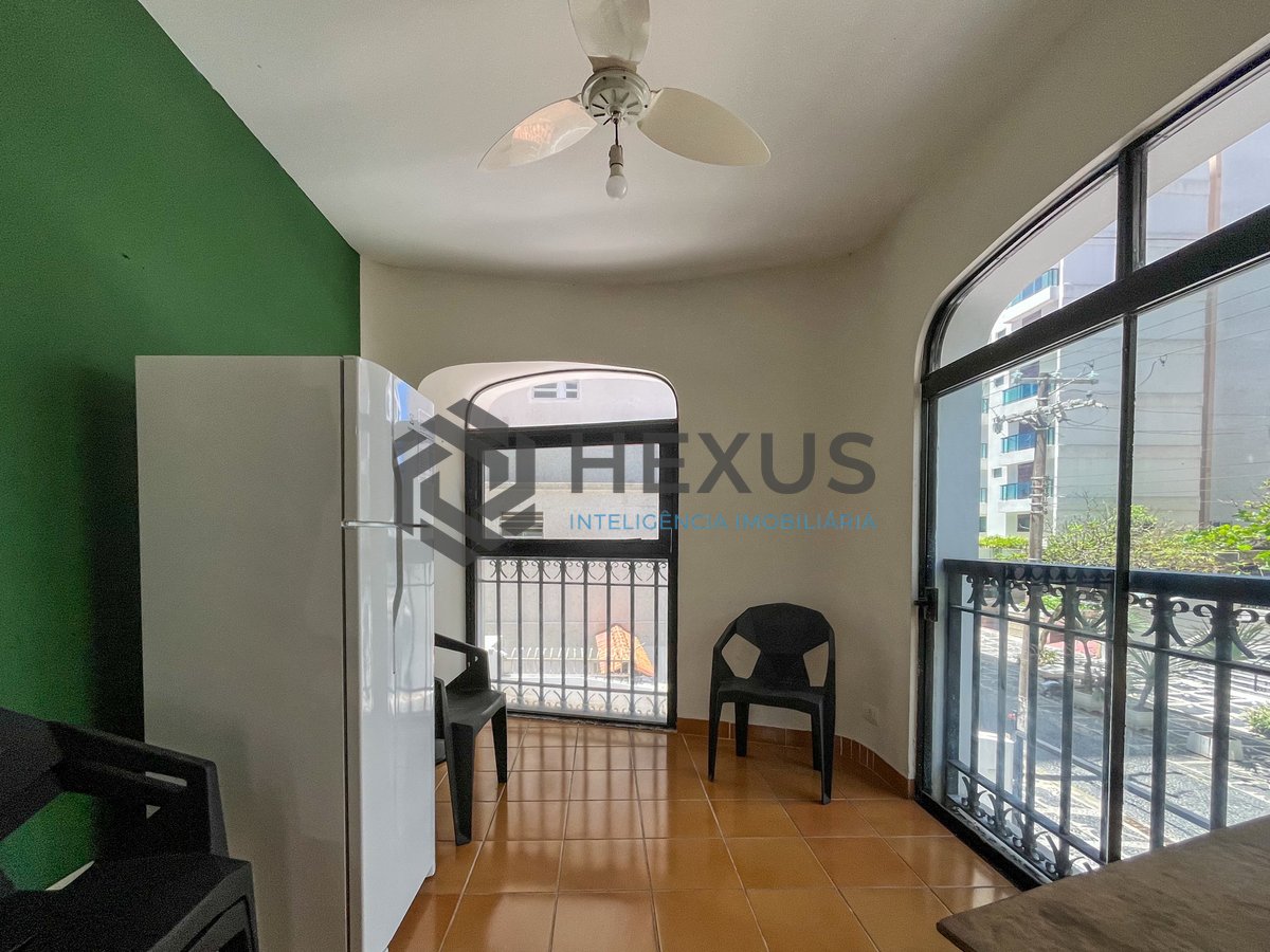 Foto 6 de Apartamento com varanda e vista mar na quadra mar da Praia das Pitangueiras, Guaruja
