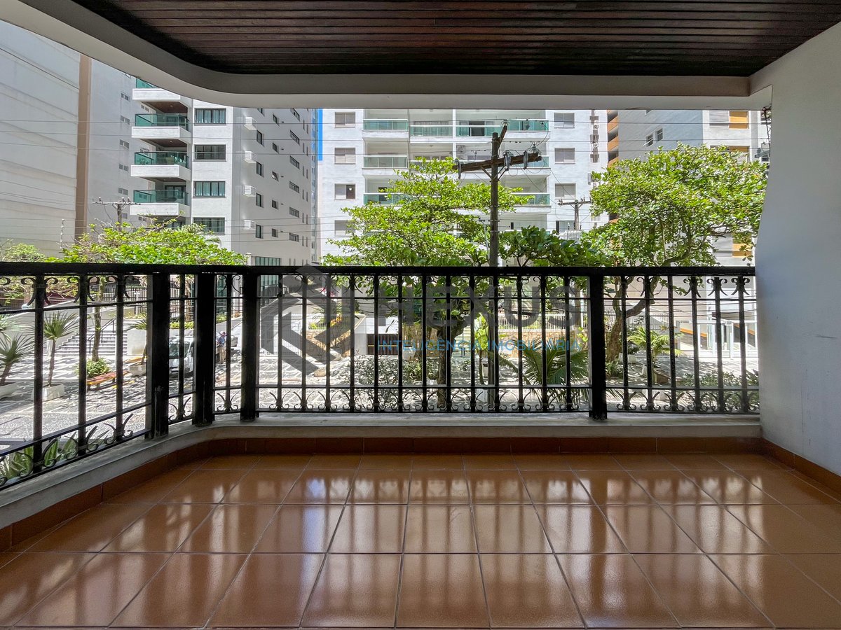Foto 7 de Apartamento com varanda e vista mar na quadra mar da Praia das Pitangueiras, Guaruja