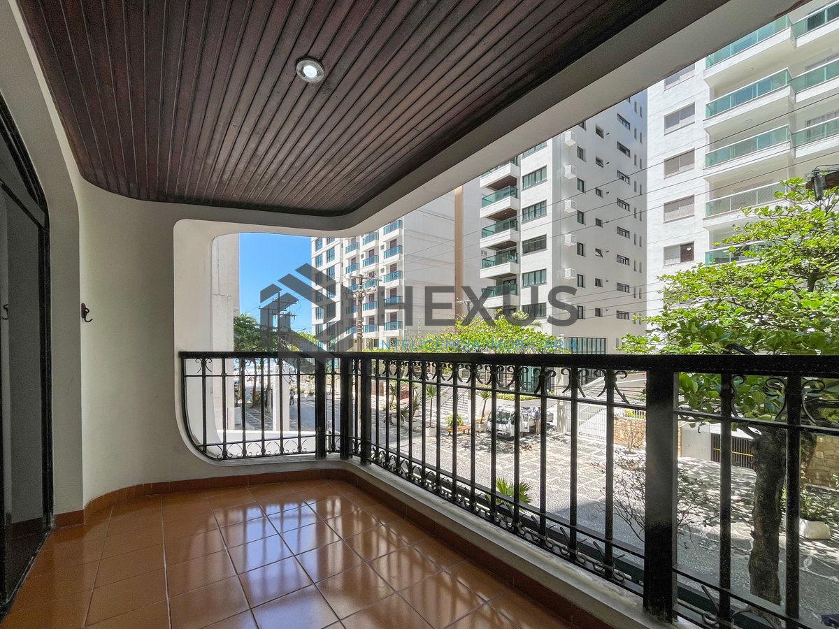 Foto 8 de Apartamento com varanda e vista mar na quadra mar da Praia das Pitangueiras, Guaruja