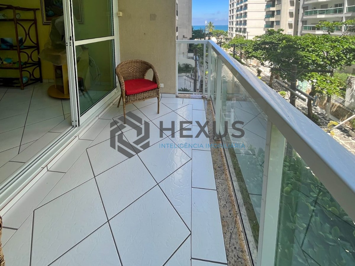 Foto 11 de Apartamento com varanda e vista mar na beira mar da Praia das Pitangueiras, Guaruja