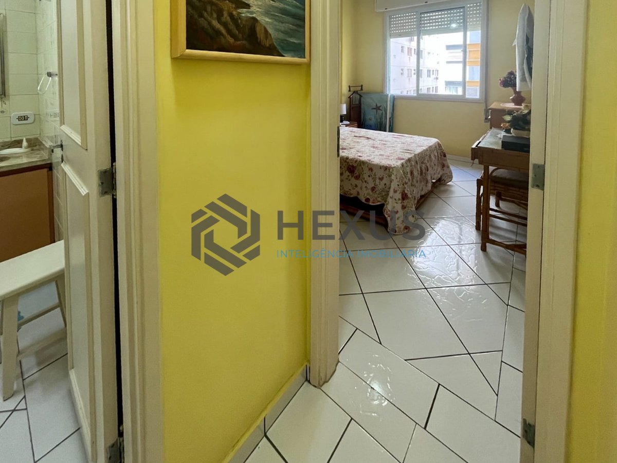 Foto 12 de Apartamento com varanda e vista mar na beira mar da Praia das Pitangueiras, Guaruja