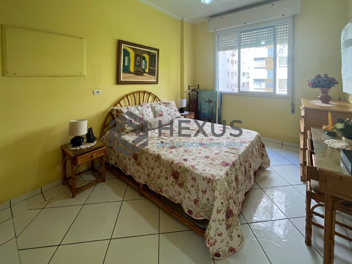Foto 13 de Apartamento com varanda e vista mar na beira mar da Praia das Pitangueiras, Guaruja