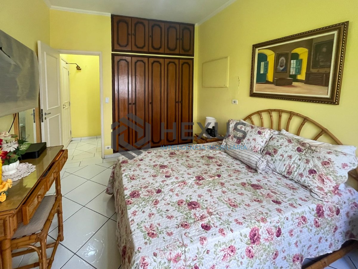 Foto 14 de Apartamento com varanda e vista mar na beira mar da Praia das Pitangueiras, Guaruja