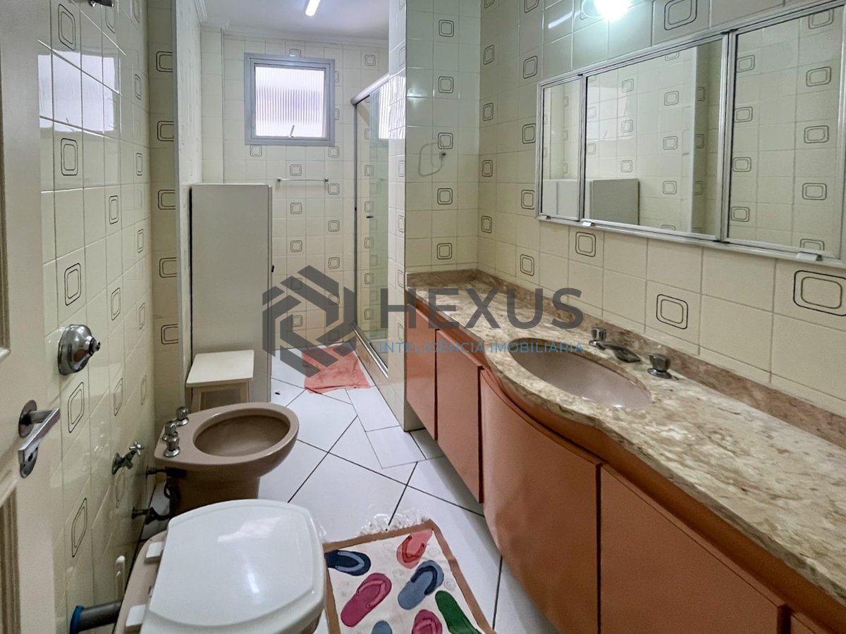 Foto 22 de Apartamento com varanda e vista mar na beira mar da Praia das Pitangueiras, Guaruja