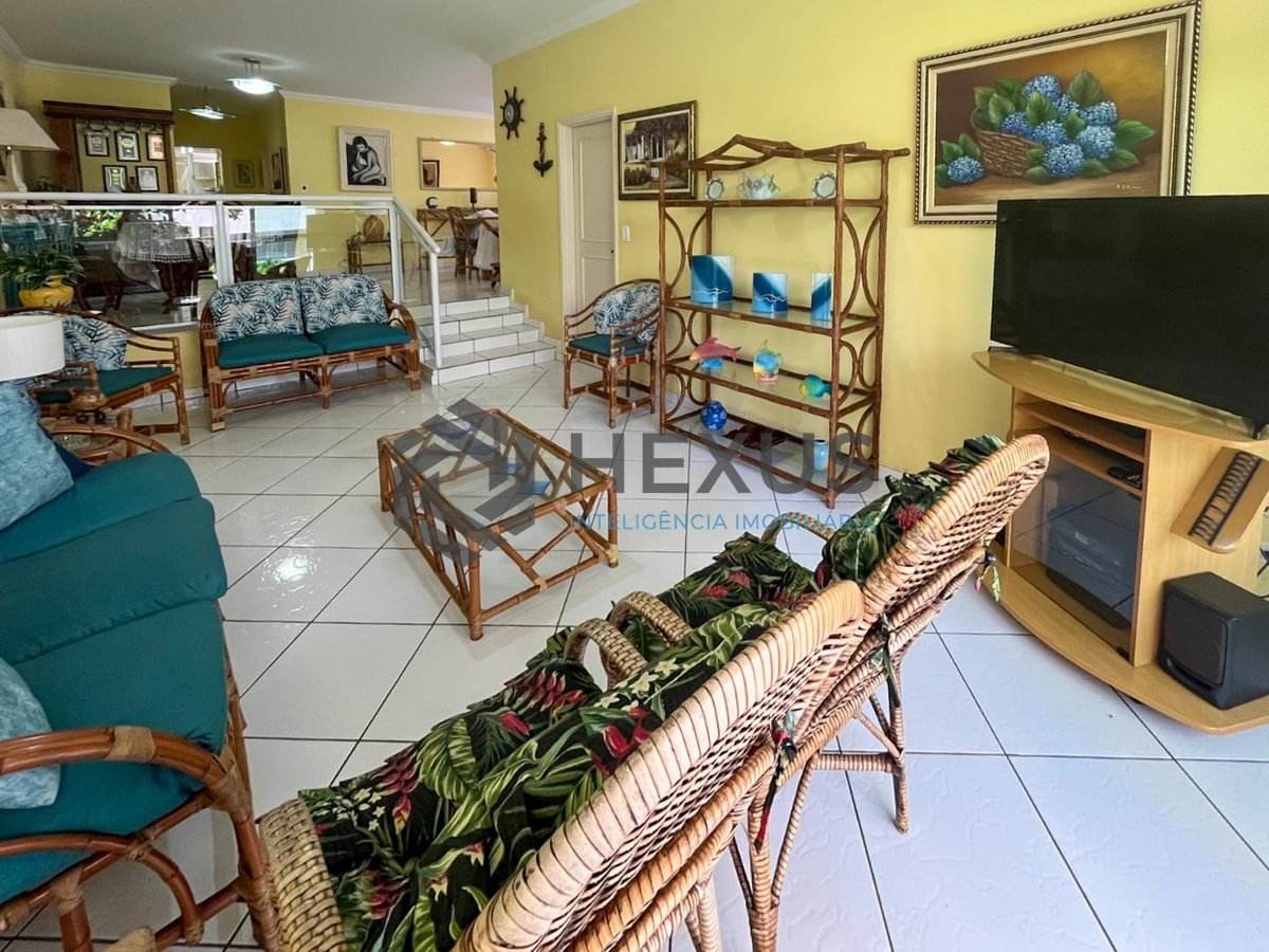 Foto 9 de Apartamento com varanda e vista mar na beira mar da Praia das Pitangueiras, Guaruja