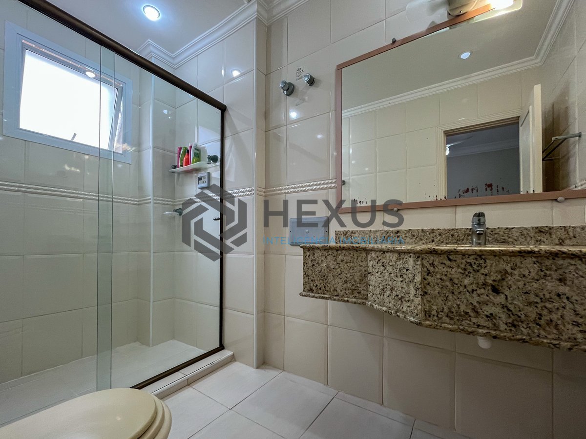 Foto 24 de Apartamento com varanda e vista mar na quadra mar da Praia das Pitangueiras, Guaruja