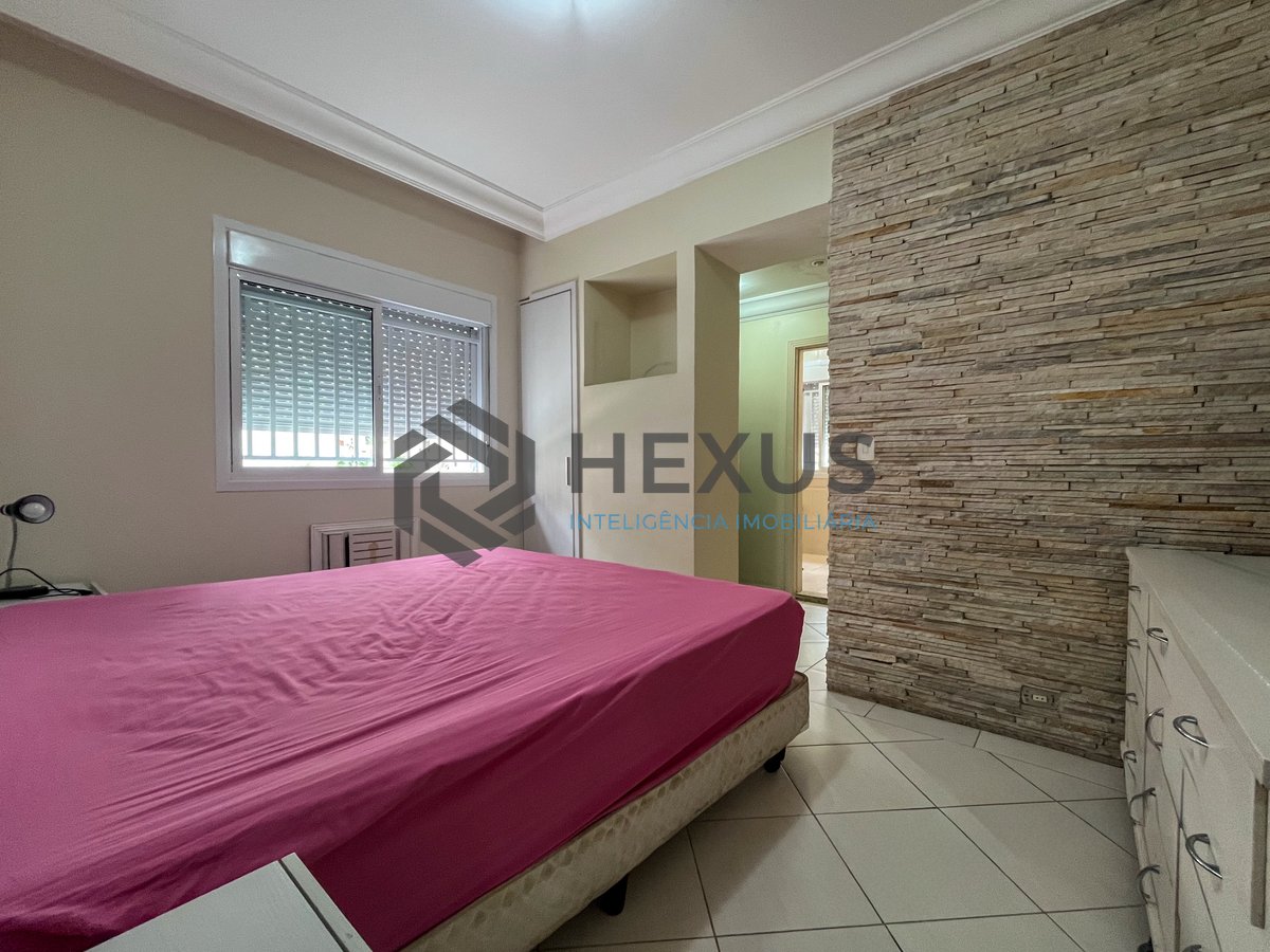 Foto 25 de Apartamento com varanda e vista mar na quadra mar da Praia das Pitangueiras, Guaruja