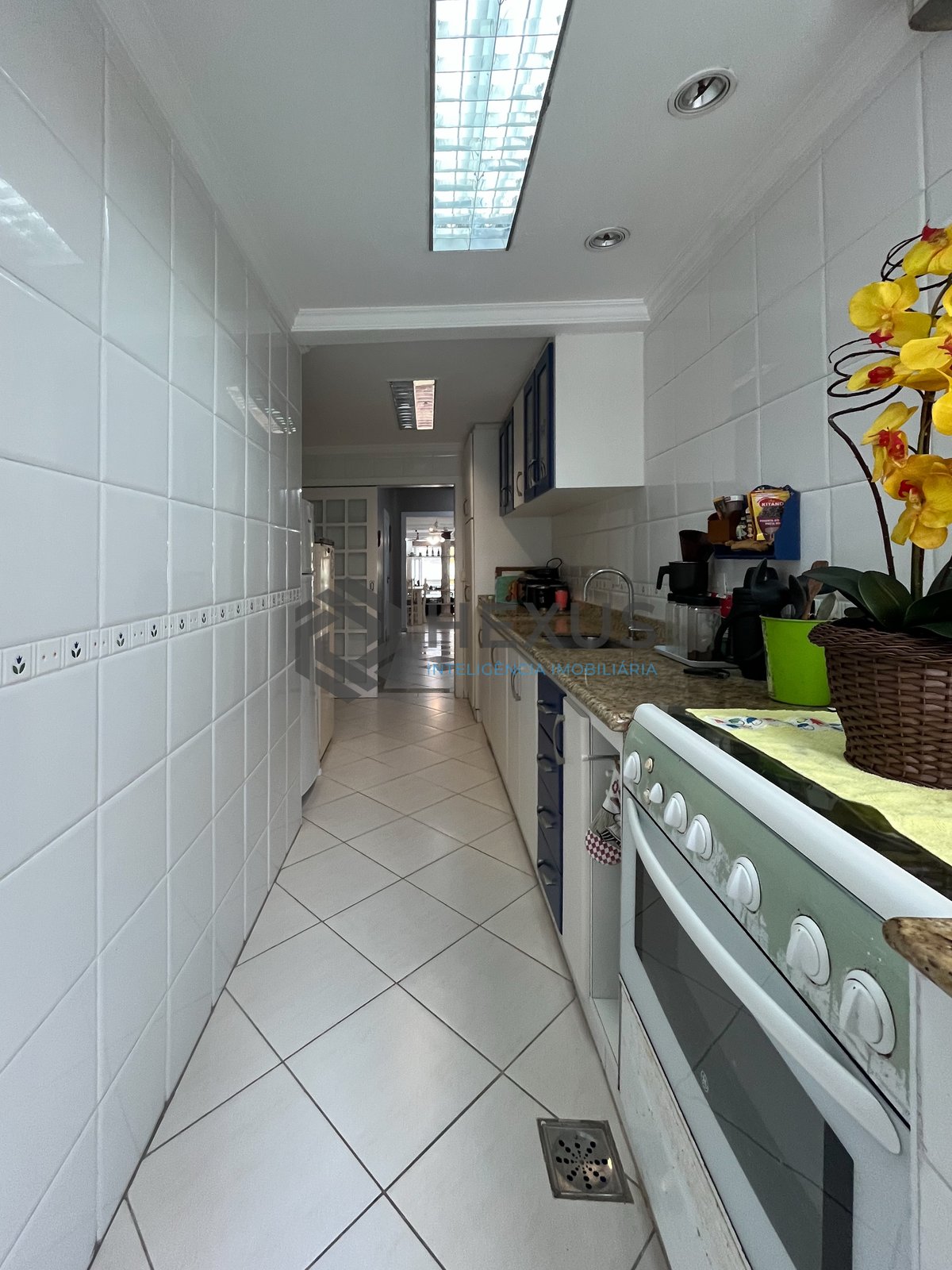 Foto 30 de Apartamento com varanda e vista mar na quadra mar da Praia das Pitangueiras, Guaruja