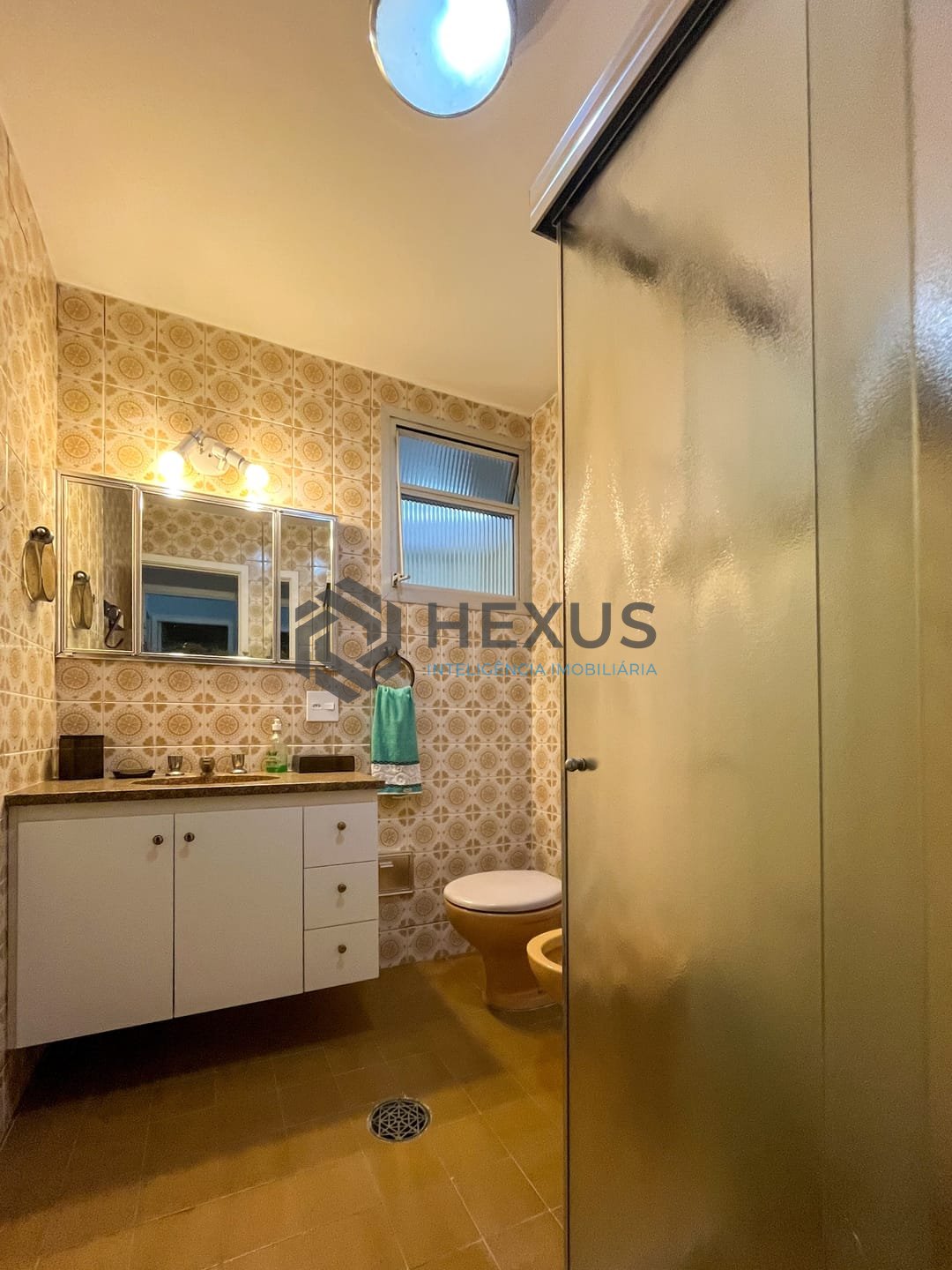 Foto 18 de Apartamento com varanda e lazer na Praia das Pitangueiras, Guaruja