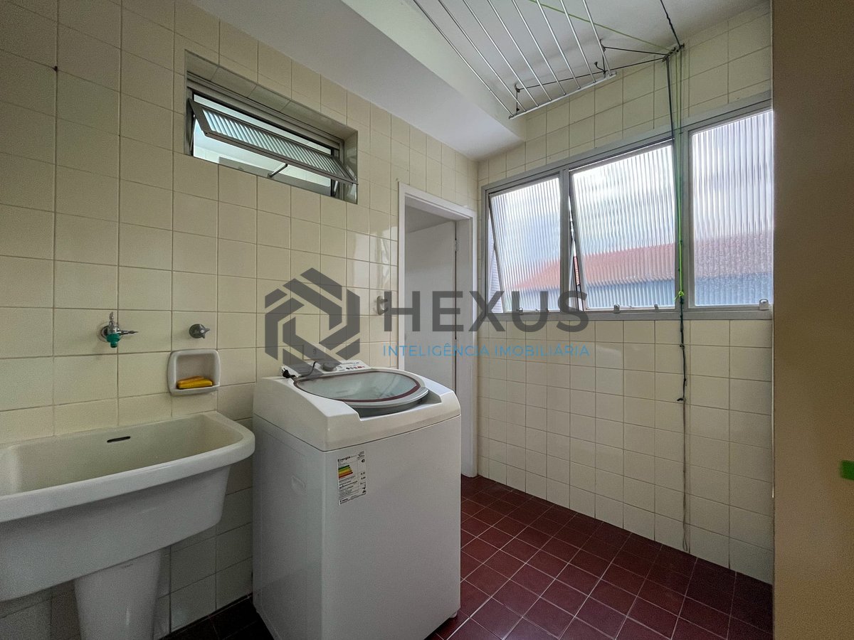 Foto 22 de Apartamento com varanda e lazer na Praia das Pitangueiras, Guaruja