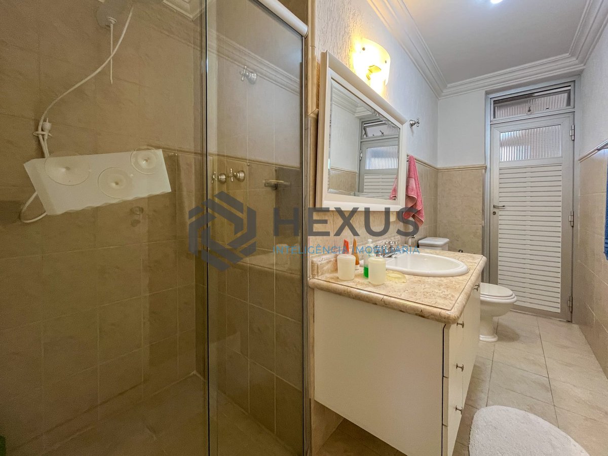 Foto 16 de Apartamento com varanda e lazer na Praia das Pitangueiras, Guaruja