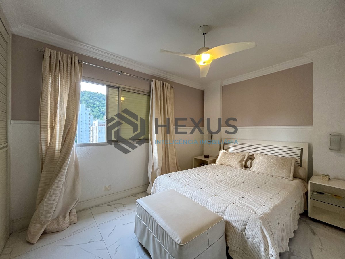 Foto 18 de Apartamento com varanda e lazer na Praia das Pitangueiras, Guaruja
