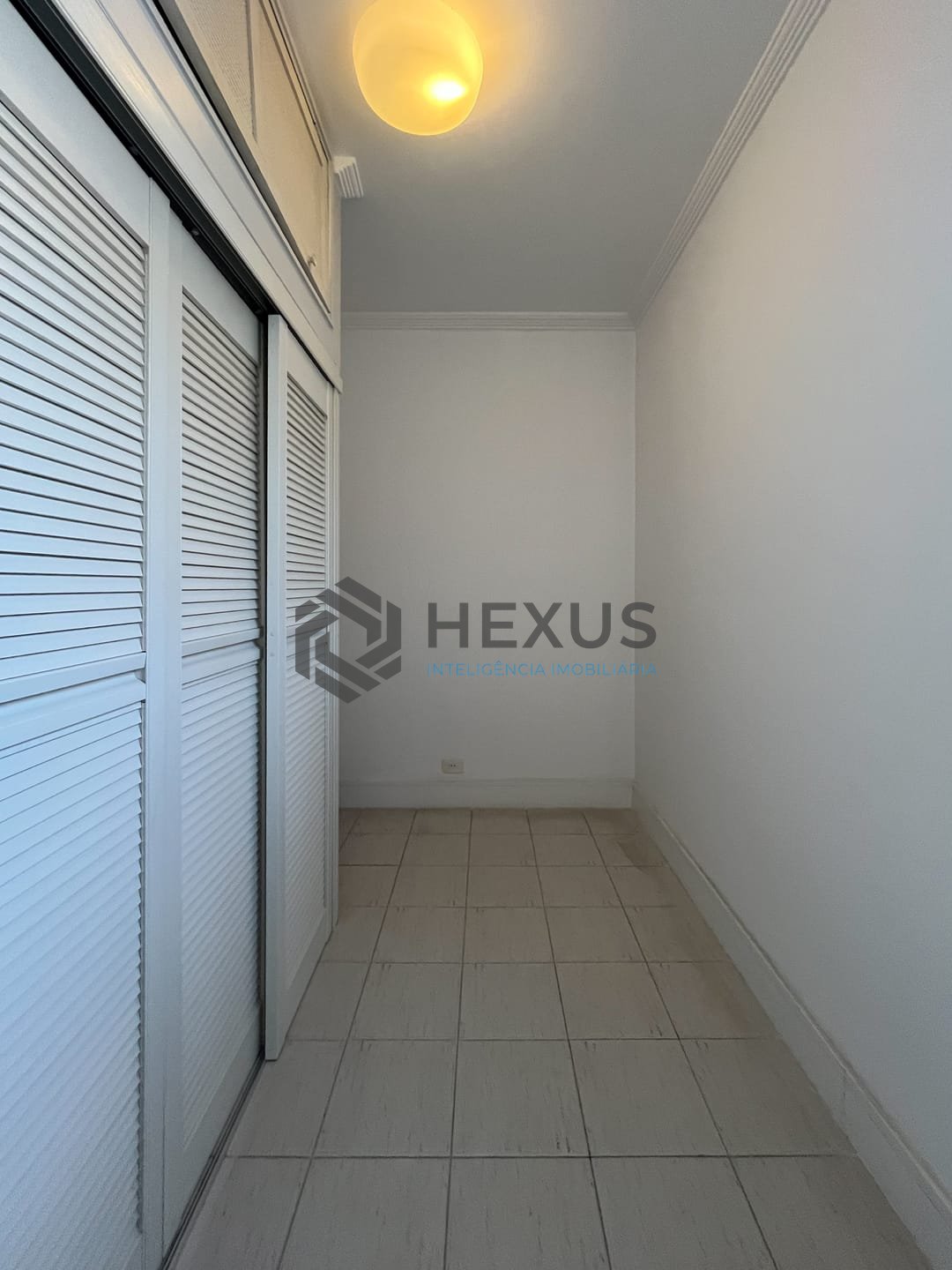 Foto 28 de Apartamento com varanda e lazer na Praia das Pitangueiras, Guaruja
