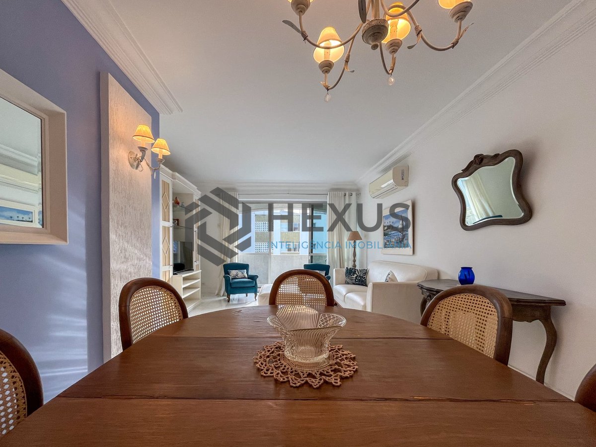 Foto 4 de Apartamento com varanda e lazer na Praia das Pitangueiras, Guaruja