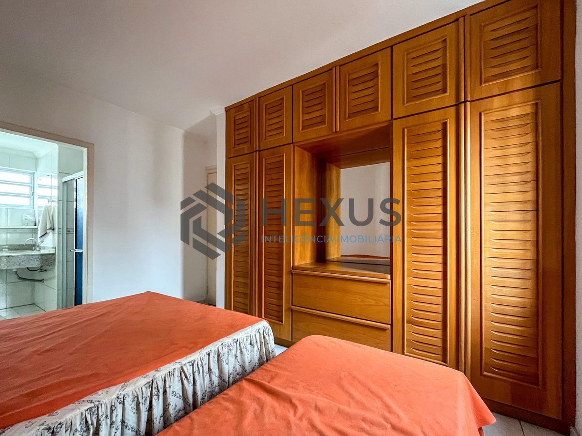 Foto 17 de Apartamento com varanda e vista mar na beira mar da Praia das Pitangueiras, Guaruja