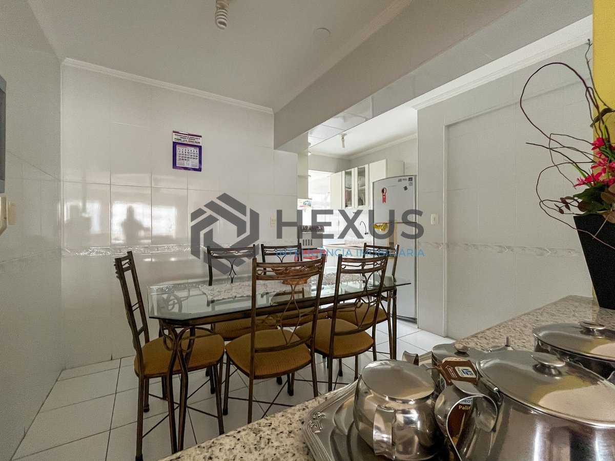 Foto 19 de Apartamento com varanda e vista mar na beira mar da Praia das Pitangueiras, Guaruja