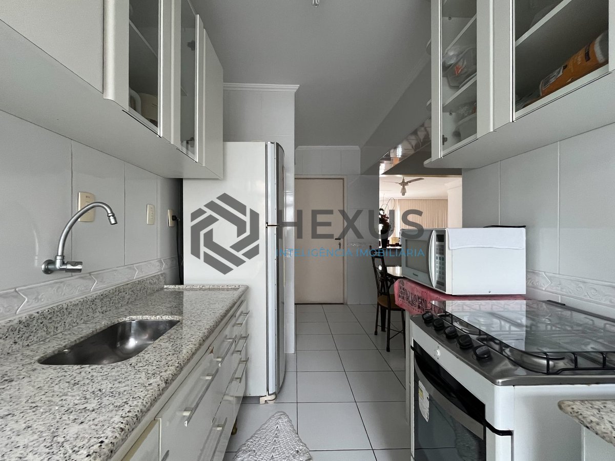 Foto 22 de Apartamento com varanda e vista mar na beira mar da Praia das Pitangueiras, Guaruja