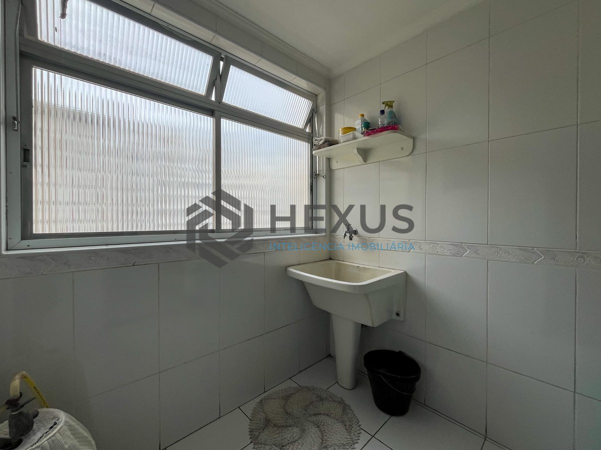 Foto 23 de Apartamento com varanda e vista mar na beira mar da Praia das Pitangueiras, Guaruja