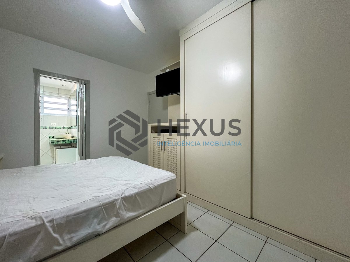 Foto 18 de Apartamento com varanda e vista mar na beira mar da Praia das Pitangueiras, Guaruja