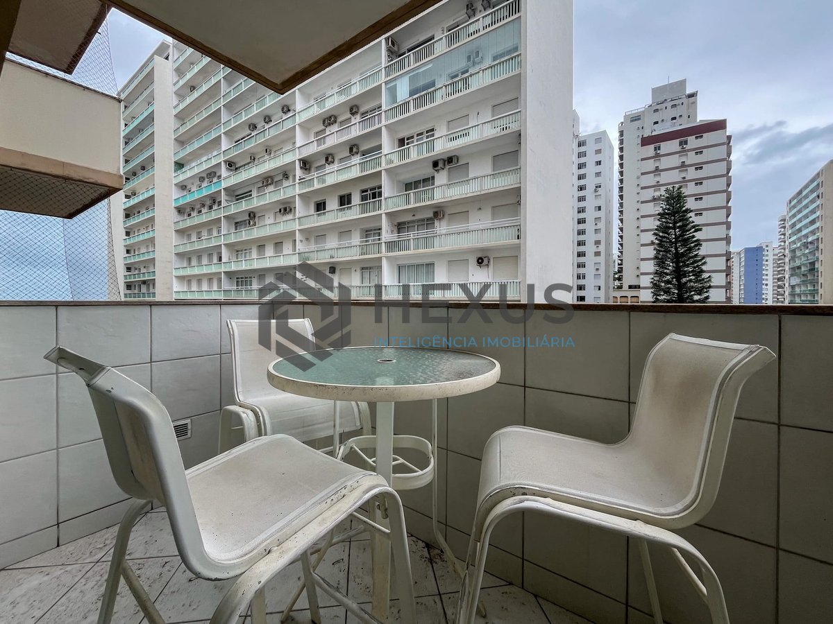 Foto 5 de Apartamento com varanda e vista mar na beira mar da Praia das Pitangueiras, Guaruja