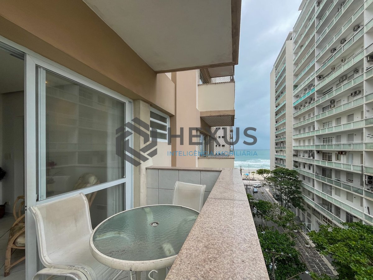 Foto 6 de Apartamento com varanda e vista mar na beira mar da Praia das Pitangueiras, Guaruja