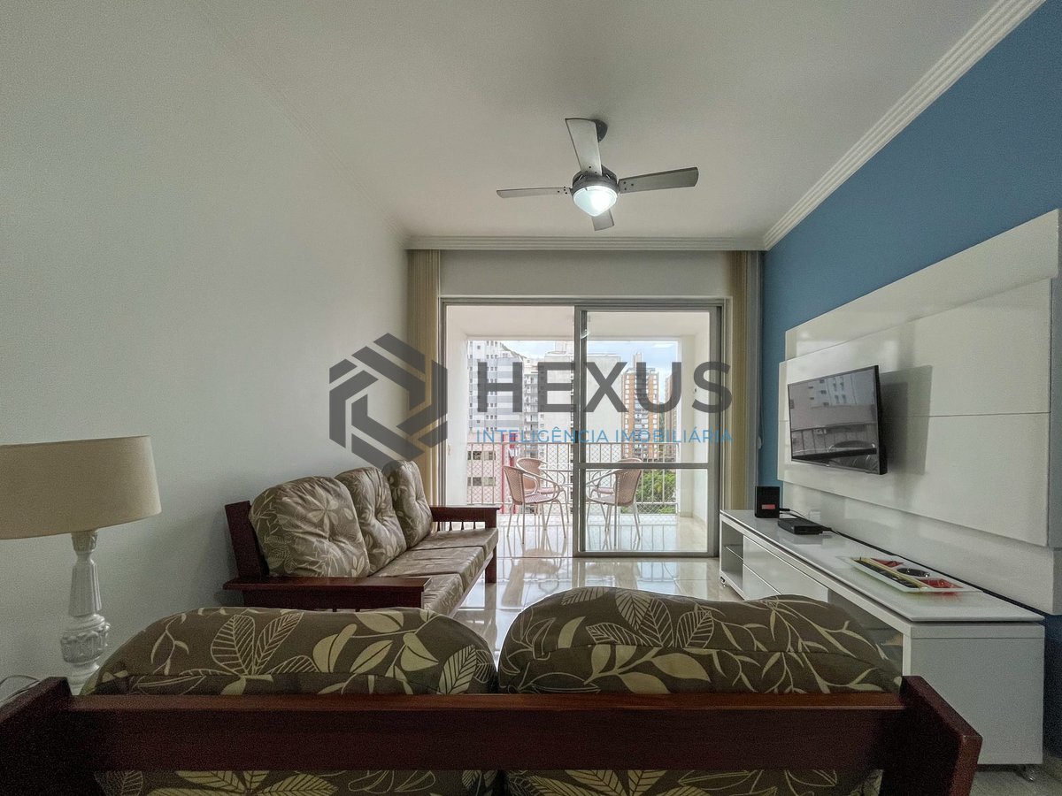 Foto 2 de Apartamento com varanda e lazer a uma quadra da Praia das Pitangueiras, Guaruja