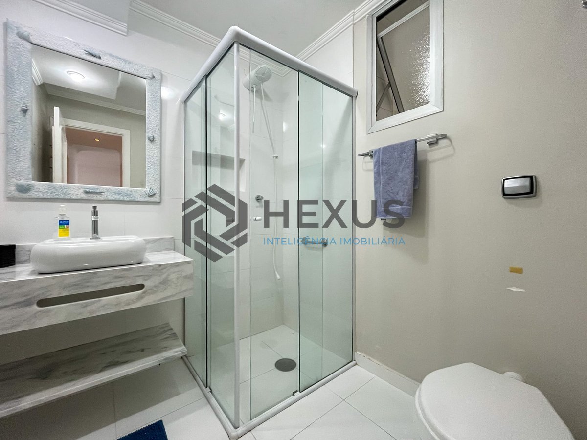 Foto 17 de Apartamento com varanda e lazer a uma quadra da Praia das Pitangueiras, Guaruja