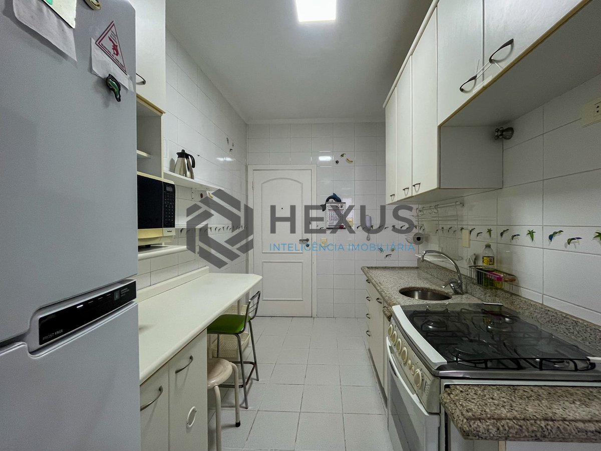Foto 21 de Apartamento com varanda e lazer a uma quadra da Praia das Pitangueiras, Guaruja