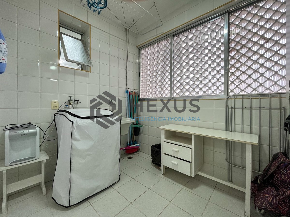 Foto 22 de Apartamento com varanda e lazer a uma quadra da Praia das Pitangueiras, Guaruja