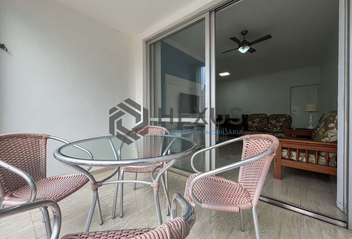 Foto 7 de Apartamento com varanda e lazer a uma quadra da Praia das Pitangueiras, Guaruja