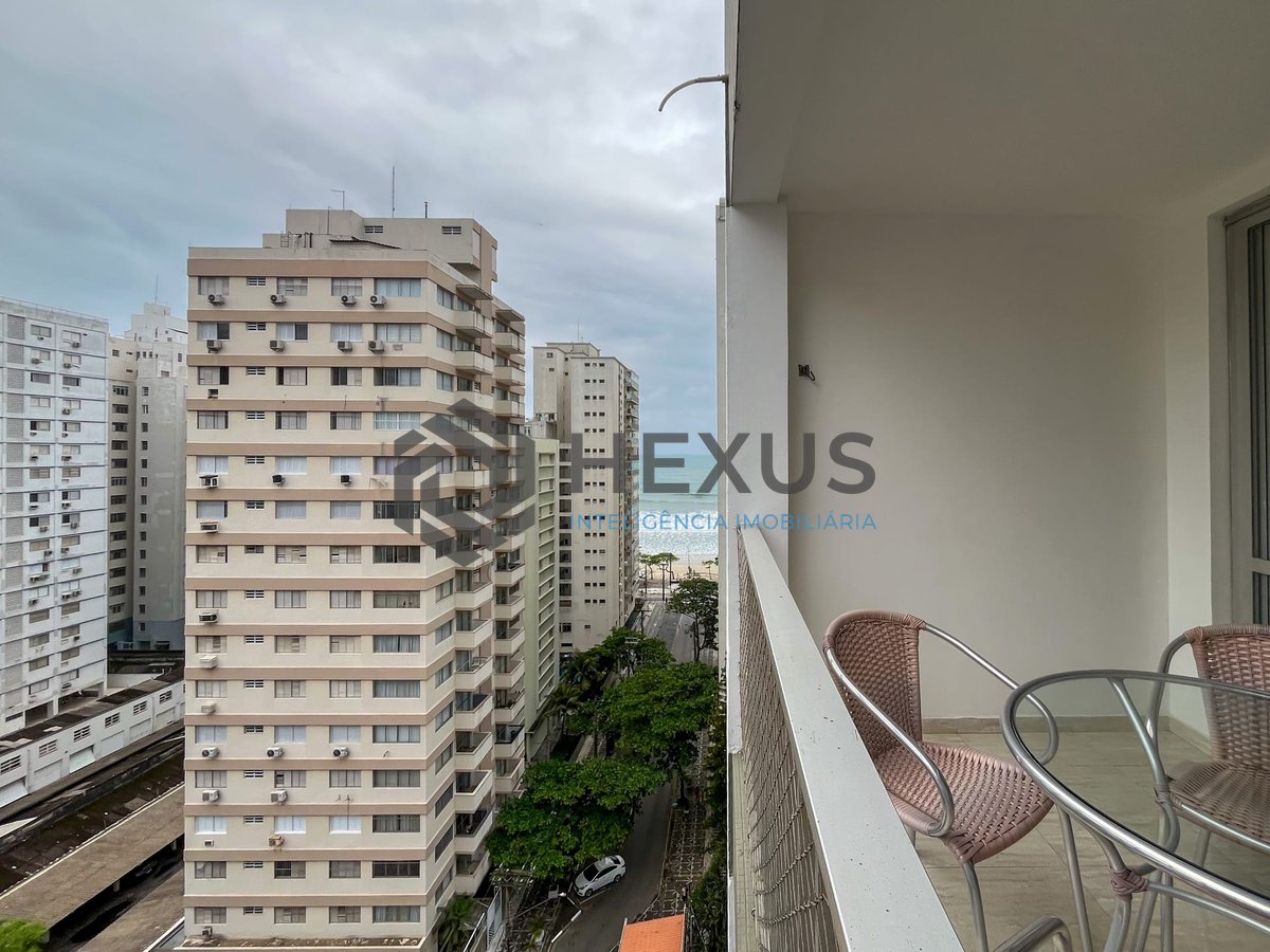 Foto 8 de Apartamento com varanda e lazer a uma quadra da Praia das Pitangueiras, Guaruja