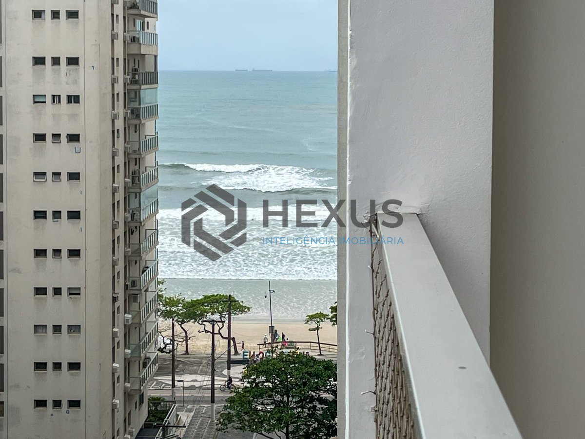 Foto 9 de Apartamento com varanda e lazer a uma quadra da Praia das Pitangueiras, Guaruja