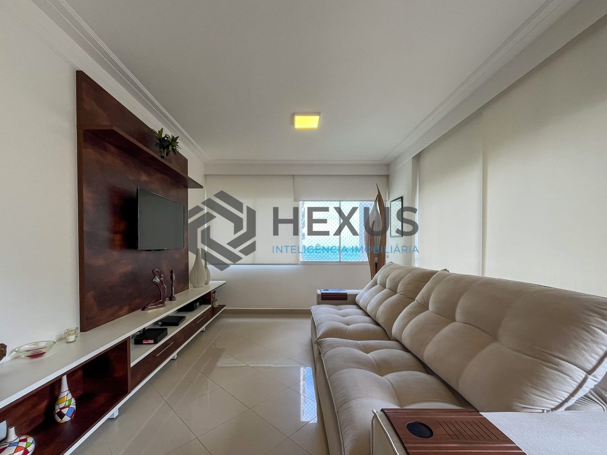 Foto 3 de Apartamento com varanda e vista mar na quadra mar da Praia das Pitangueiras, Guaruja