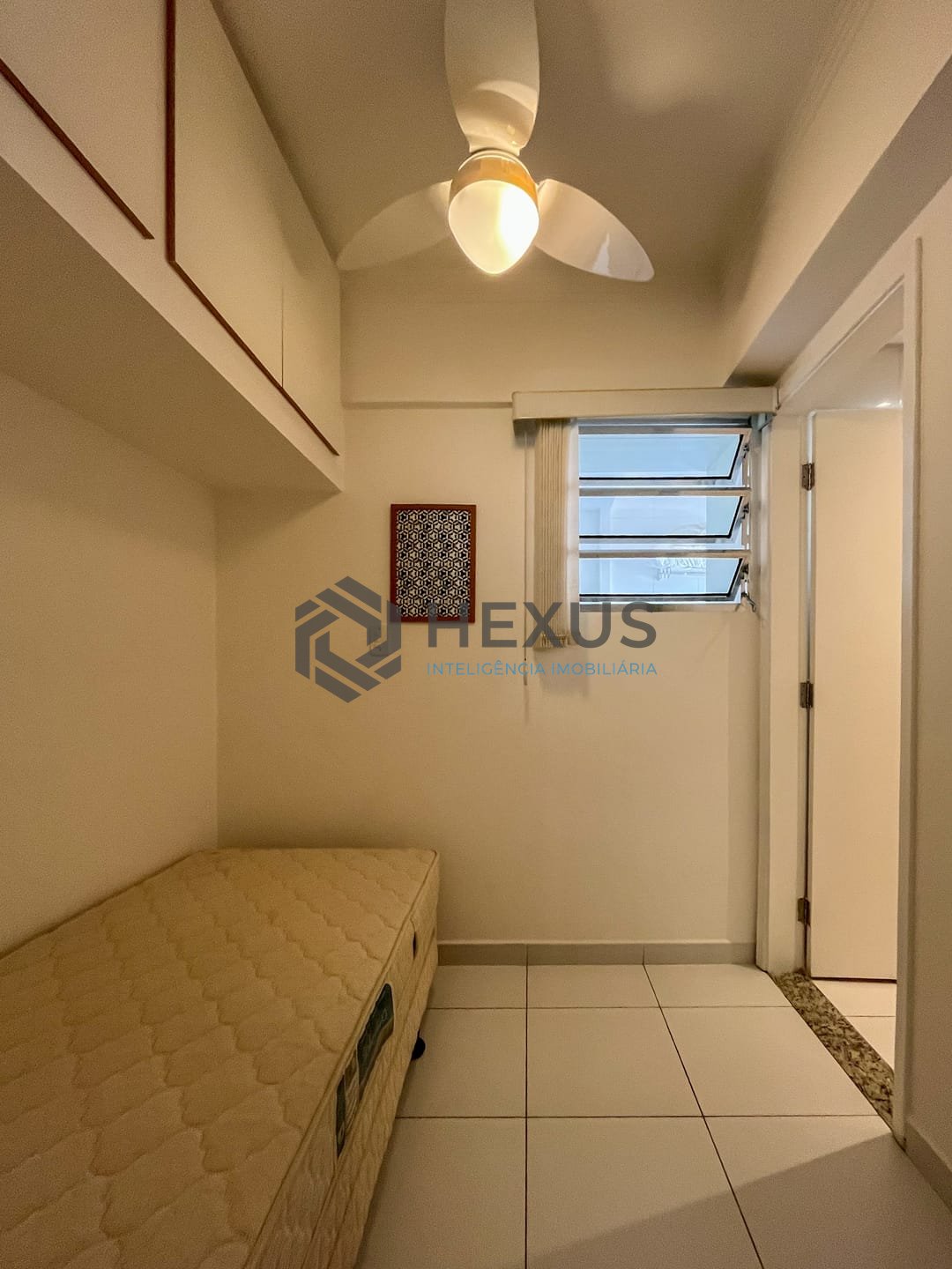 Foto 22 de Apartamento com varanda e vista mar na quadra mar da Praia das Pitangueiras, Guaruja