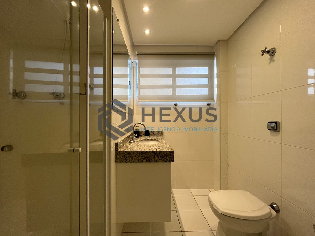 Foto 29 de Apartamento com varanda e vista mar na quadra mar da Praia das Pitangueiras, Guaruja
