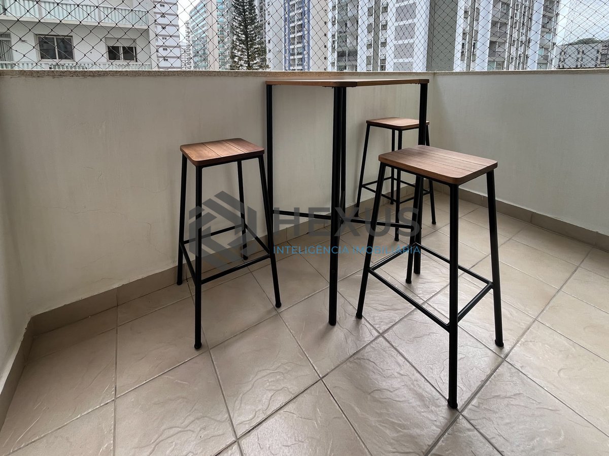 Foto 8 de Apartamento com varanda e vista mar na quadra mar da Praia das Pitangueiras, Guaruja