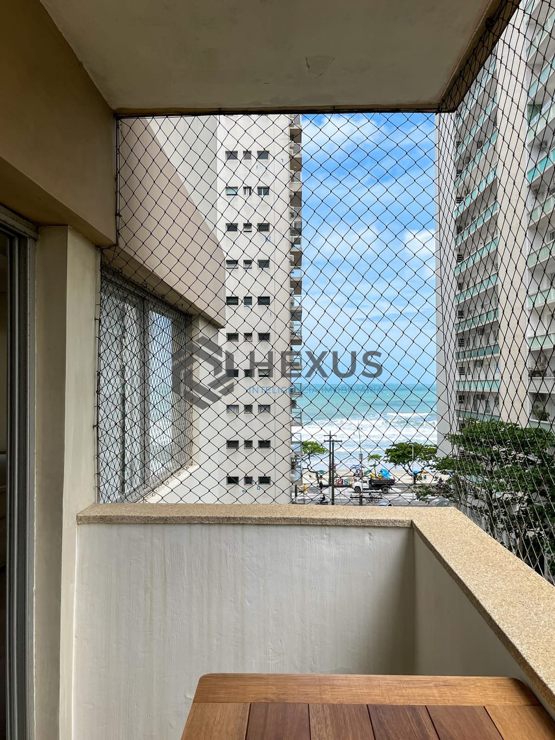 Foto 9 de Apartamento com varanda e vista mar na quadra mar da Praia das Pitangueiras, Guaruja