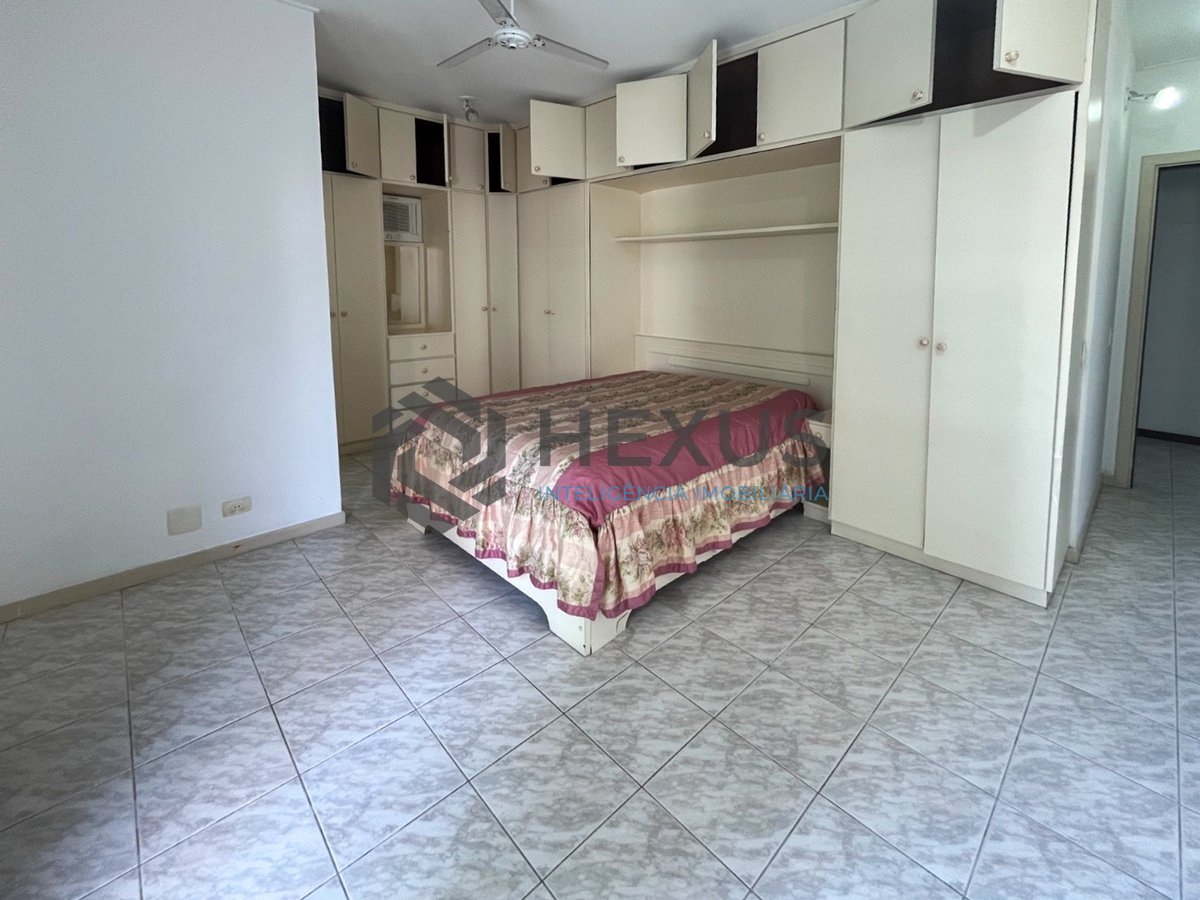 Foto 12 de Apartamento com varanda e lazer completo a duas quadras da Praia das Pitangueiras, Guaruja